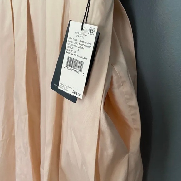 Beautiful evening gown - Picture 4 of 5